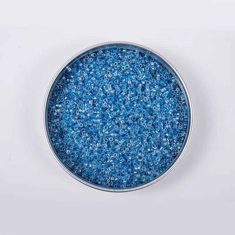 A influência das contas de vidro bordadas na arte têxtil global